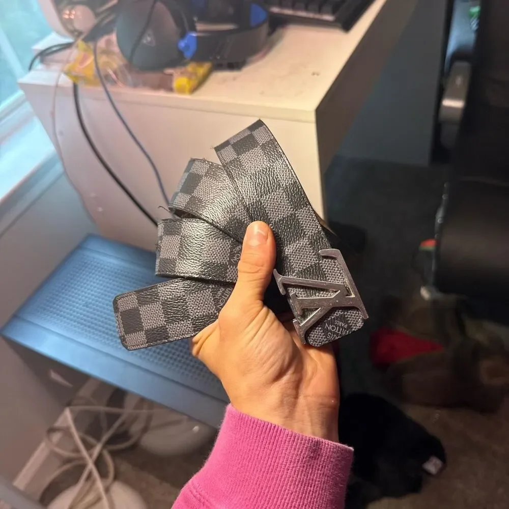 Louis-vuitton Men's Black Belt - Picture 2 of 6